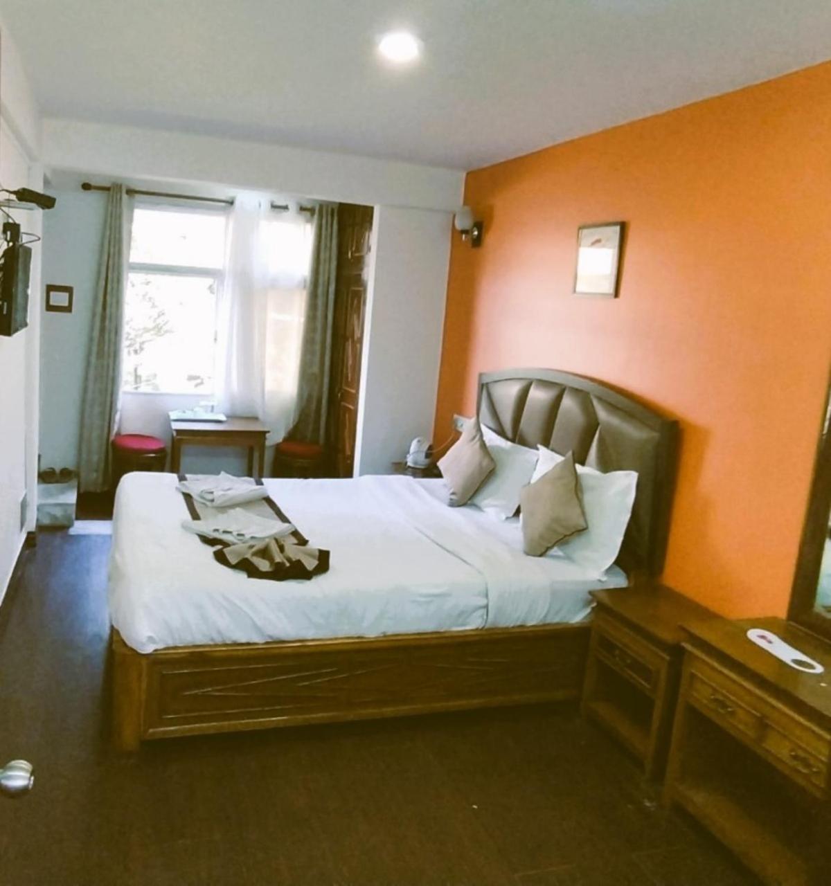 Hotel Kasturi Palace & Restaurant Darjeeling Дарджилинг Екстериор снимка