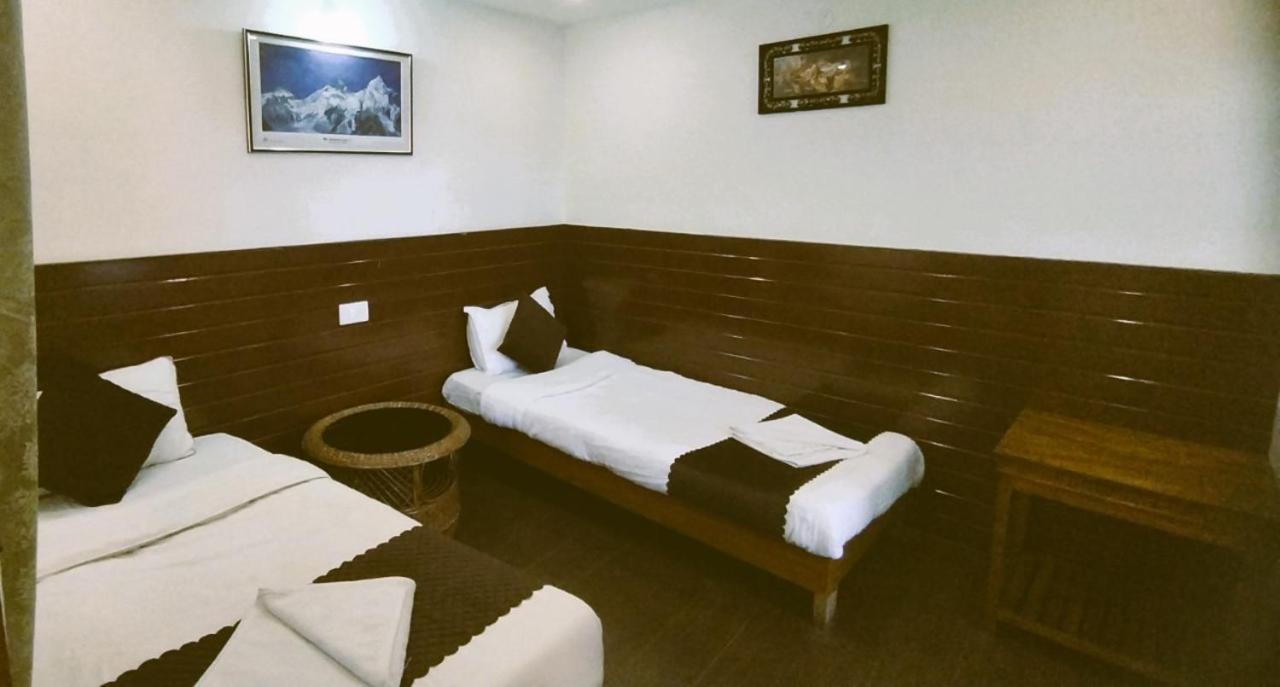 Hotel Kasturi Palace & Restaurant Darjeeling Дарджилинг Екстериор снимка