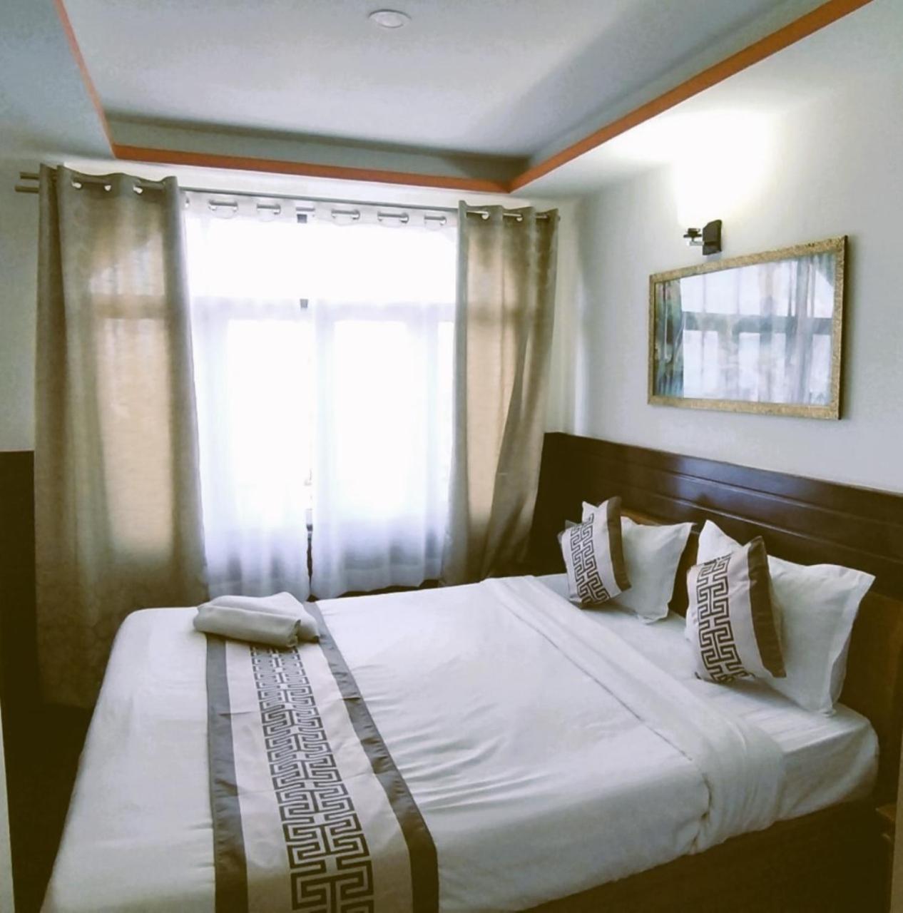 Hotel Kasturi Palace & Restaurant Darjeeling Дарджилинг Екстериор снимка