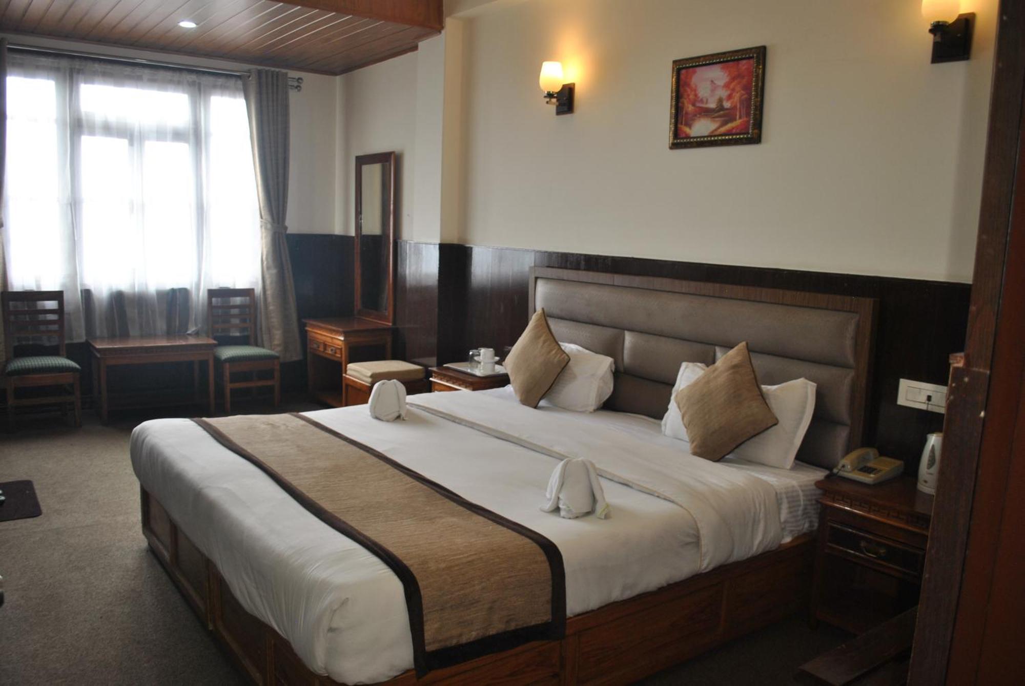 Hotel Kasturi Palace & Restaurant Darjeeling Дарджилинг Екстериор снимка