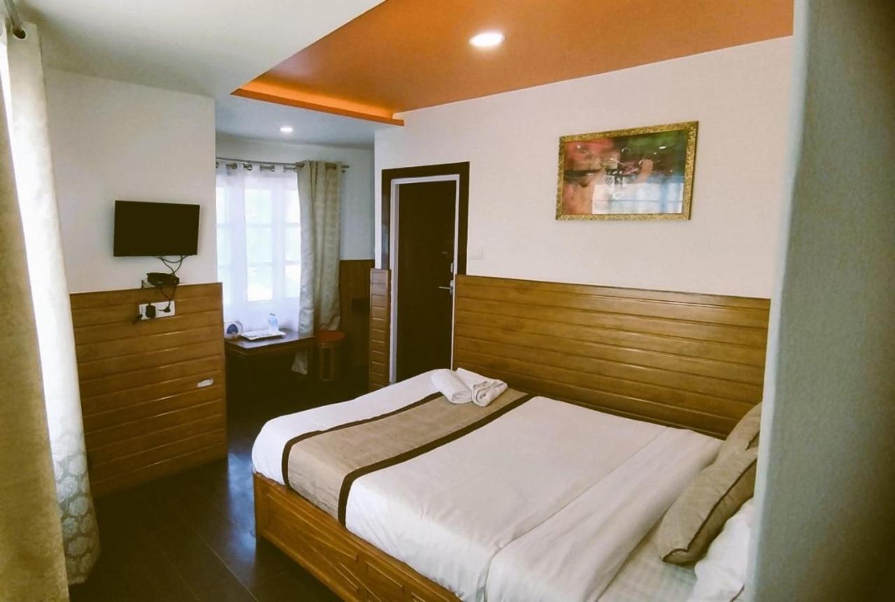 Hotel Kasturi Palace & Restaurant Darjeeling Дарджилинг Екстериор снимка