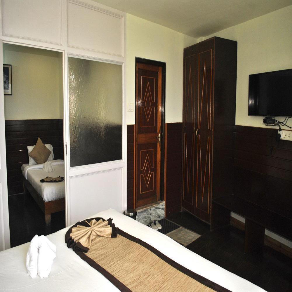 Hotel Kasturi Palace & Restaurant Darjeeling Дарджилинг Екстериор снимка
