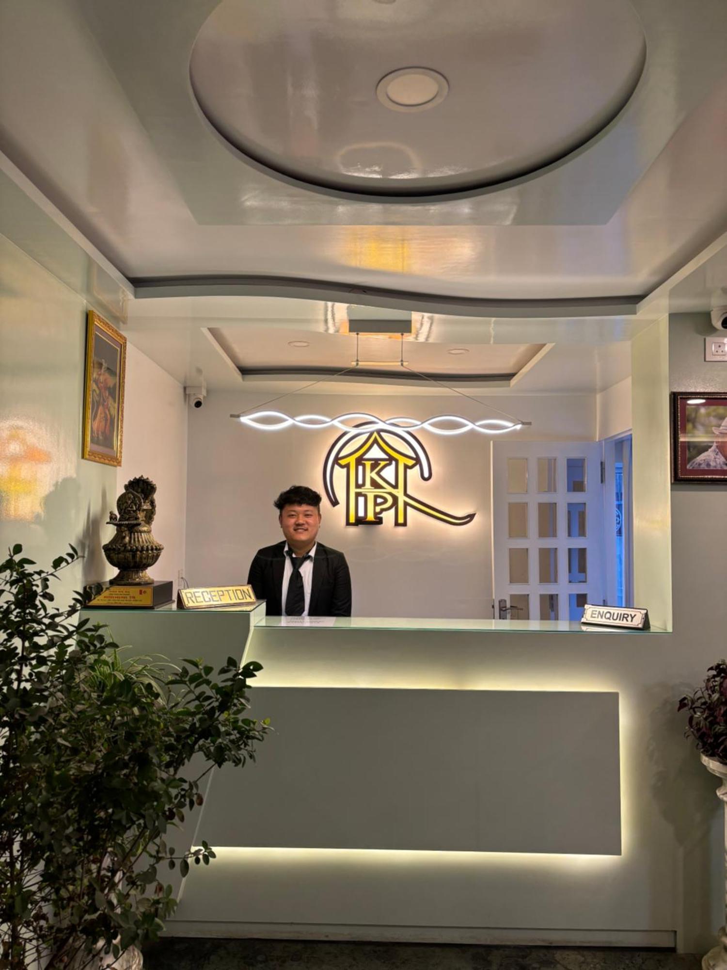 Hotel Kasturi Palace & Restaurant Darjeeling Дарджилинг Екстериор снимка
