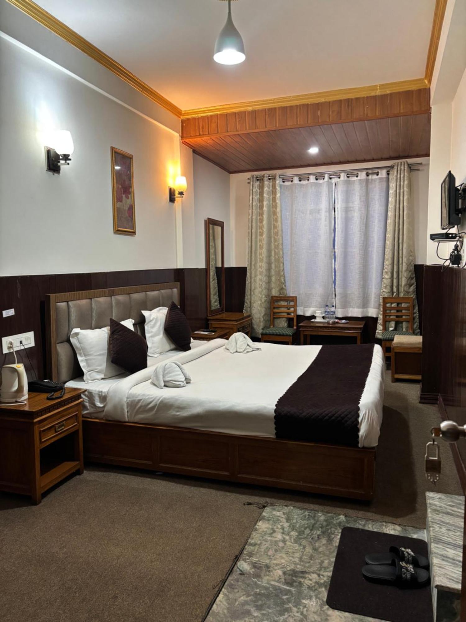 Hotel Kasturi Palace & Restaurant Darjeeling Дарджилинг Екстериор снимка
