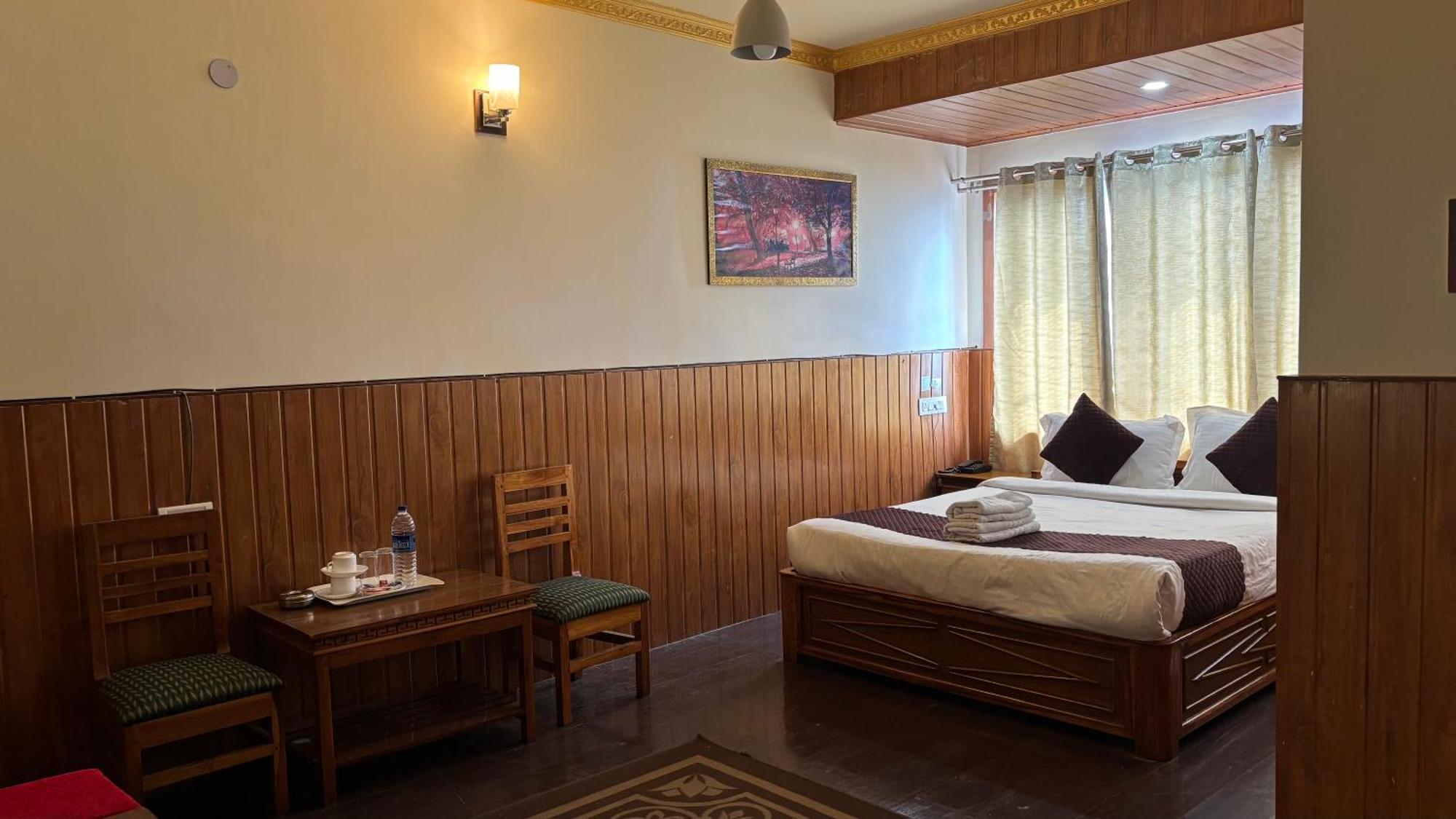 Hotel Kasturi Palace & Restaurant Darjeeling Дарджилинг Екстериор снимка