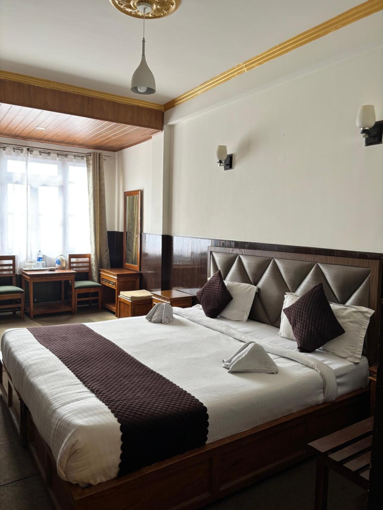 Hotel Kasturi Palace & Restaurant Darjeeling Дарджилинг Екстериор снимка