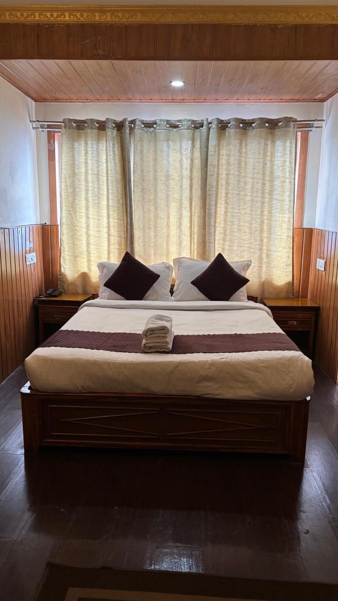 Hotel Kasturi Palace & Restaurant Darjeeling Дарджилинг Екстериор снимка