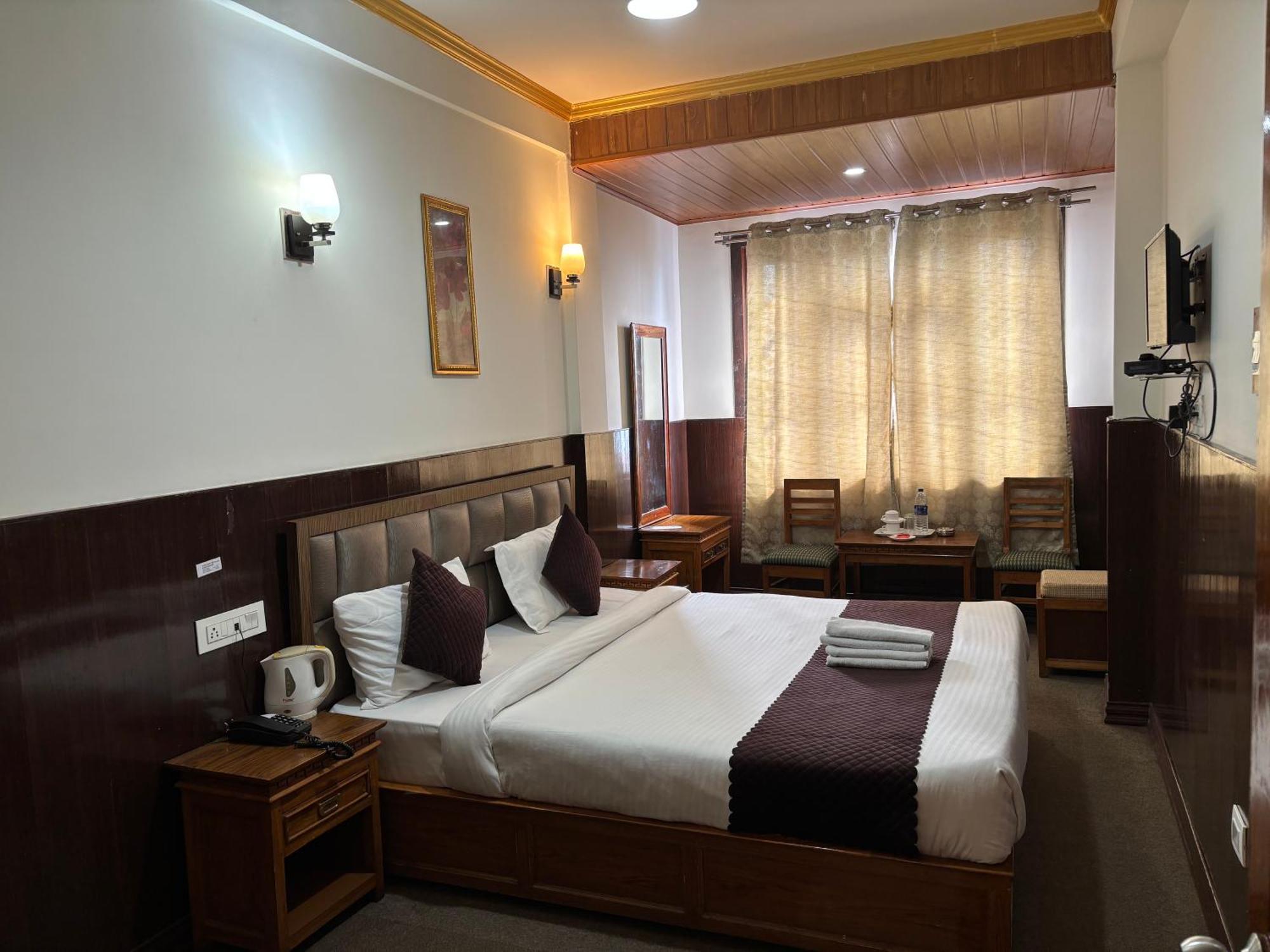 Hotel Kasturi Palace & Restaurant Darjeeling Дарджилинг Екстериор снимка