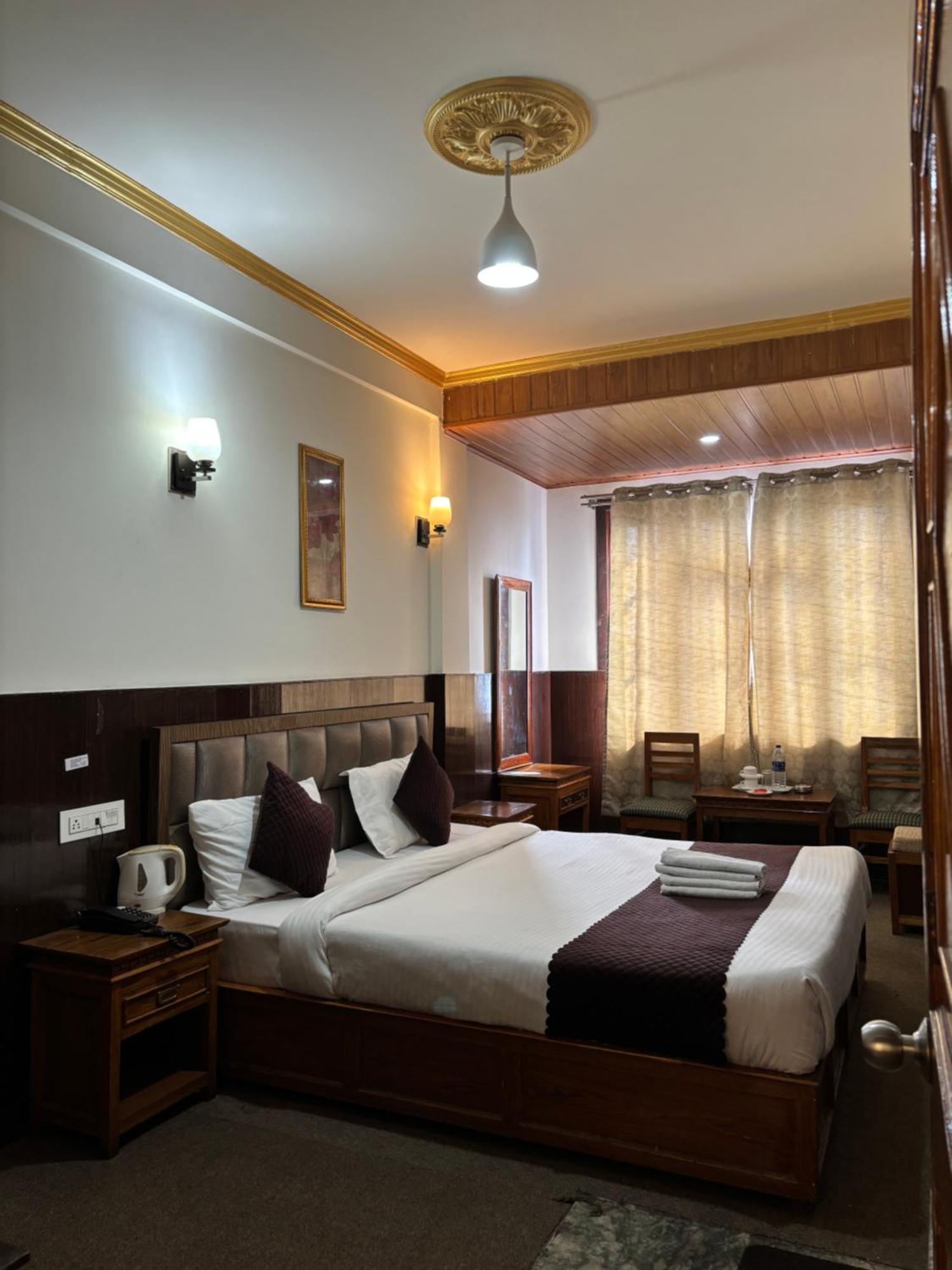 Hotel Kasturi Palace & Restaurant Darjeeling Дарджилинг Екстериор снимка