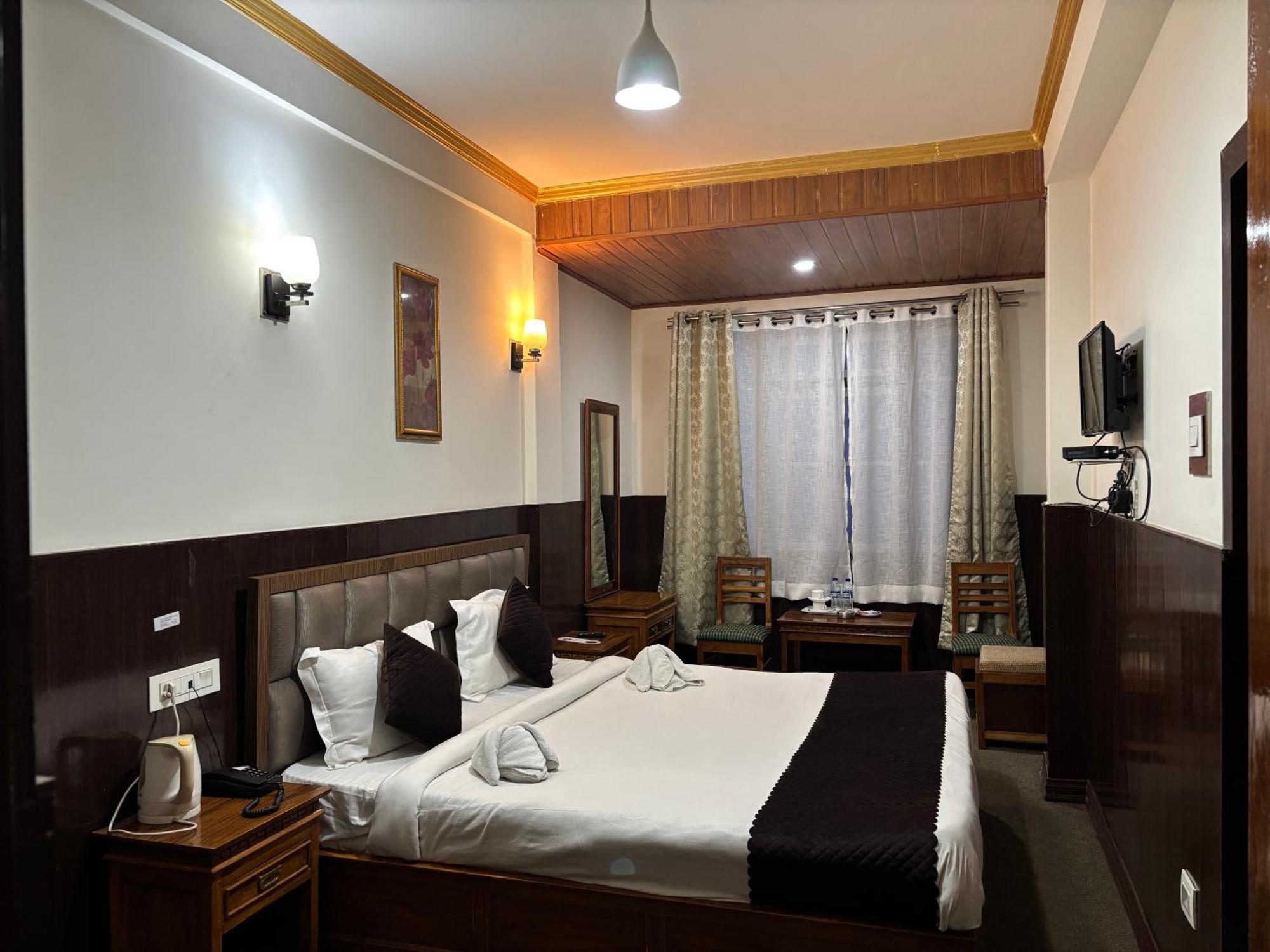 Hotel Kasturi Palace & Restaurant Darjeeling Дарджилинг Екстериор снимка