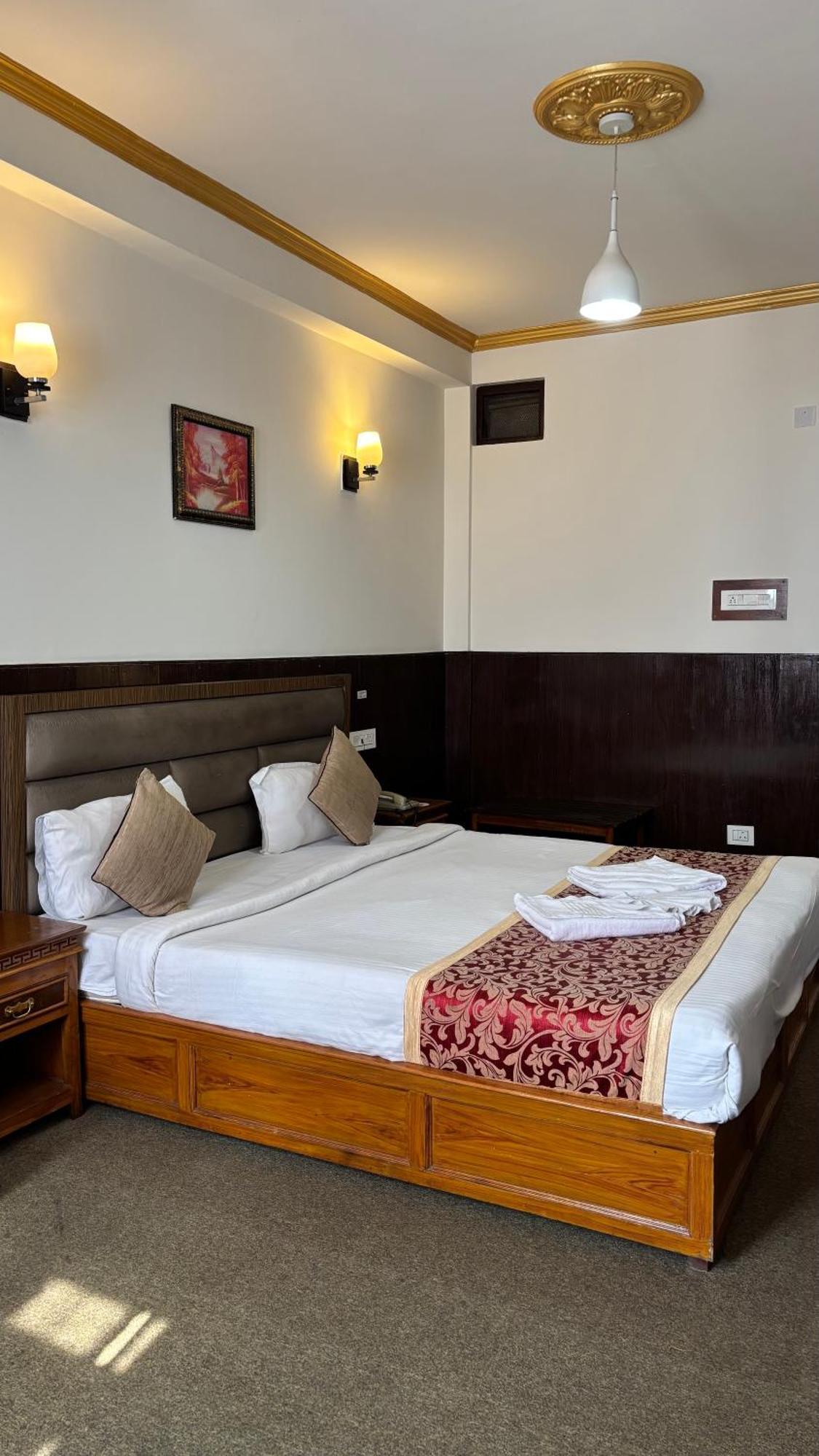 Hotel Kasturi Palace & Restaurant Darjeeling Дарджилинг Екстериор снимка