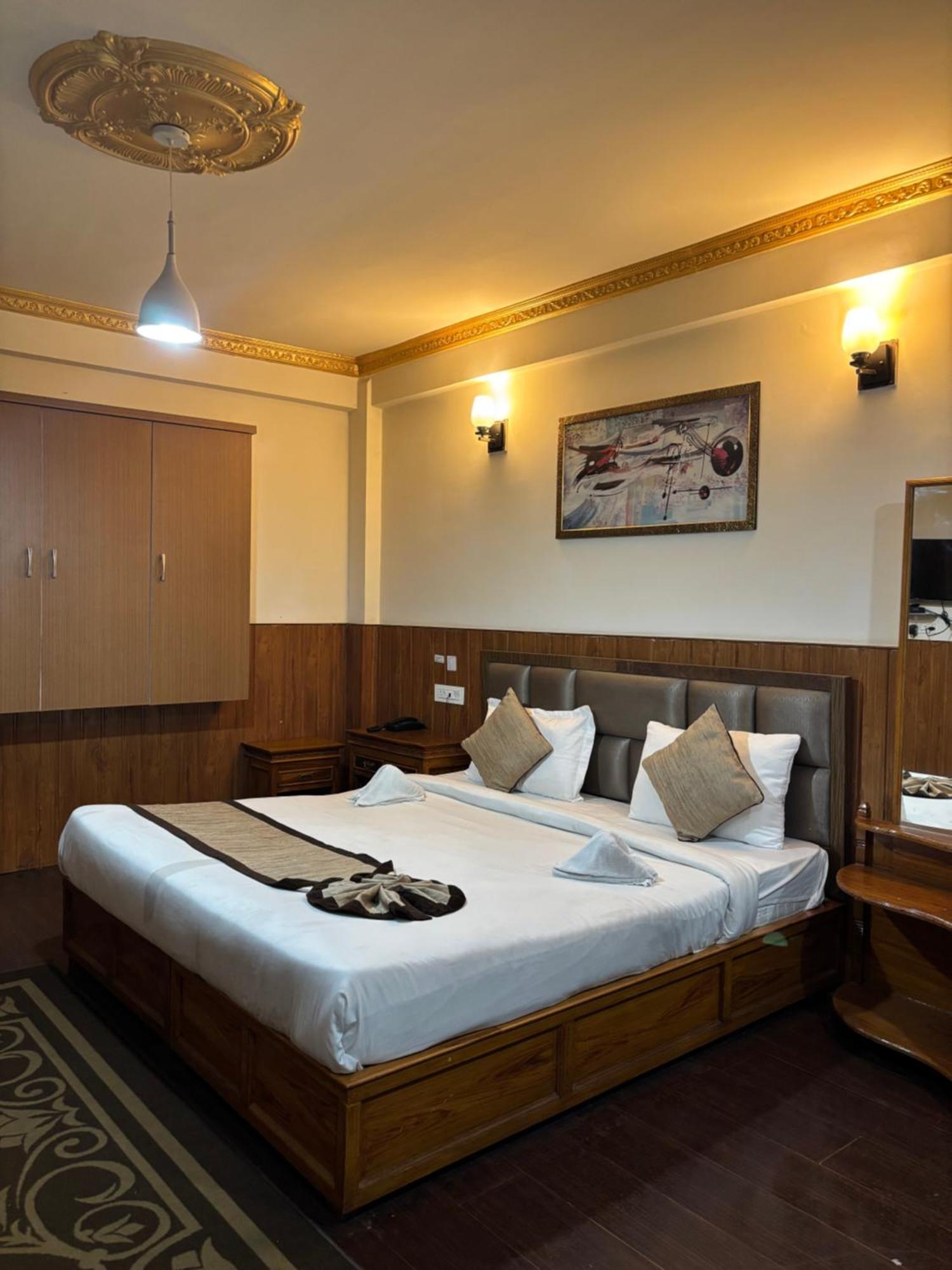 Hotel Kasturi Palace & Restaurant Darjeeling Дарджилинг Екстериор снимка