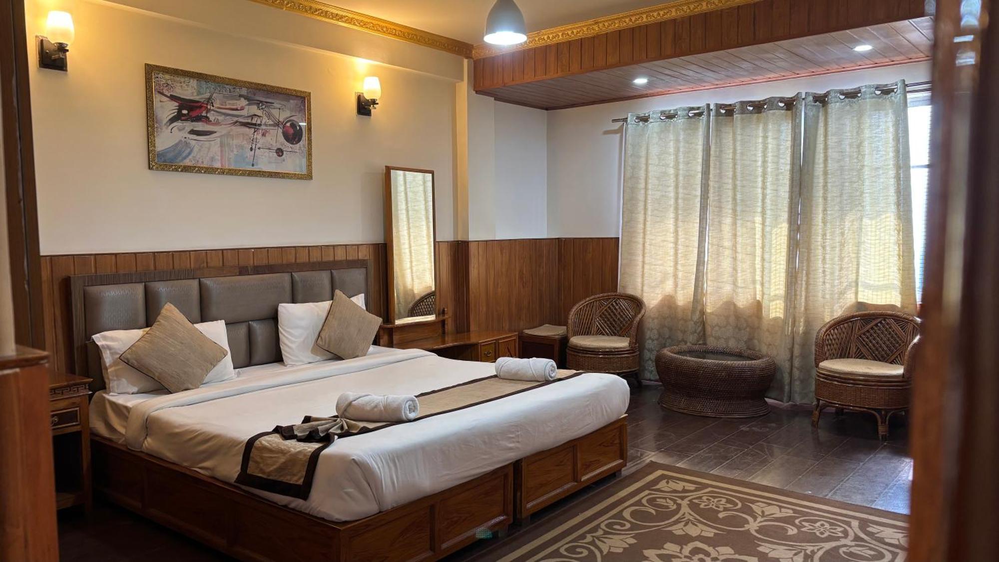 Hotel Kasturi Palace & Restaurant Darjeeling Дарджилинг Екстериор снимка