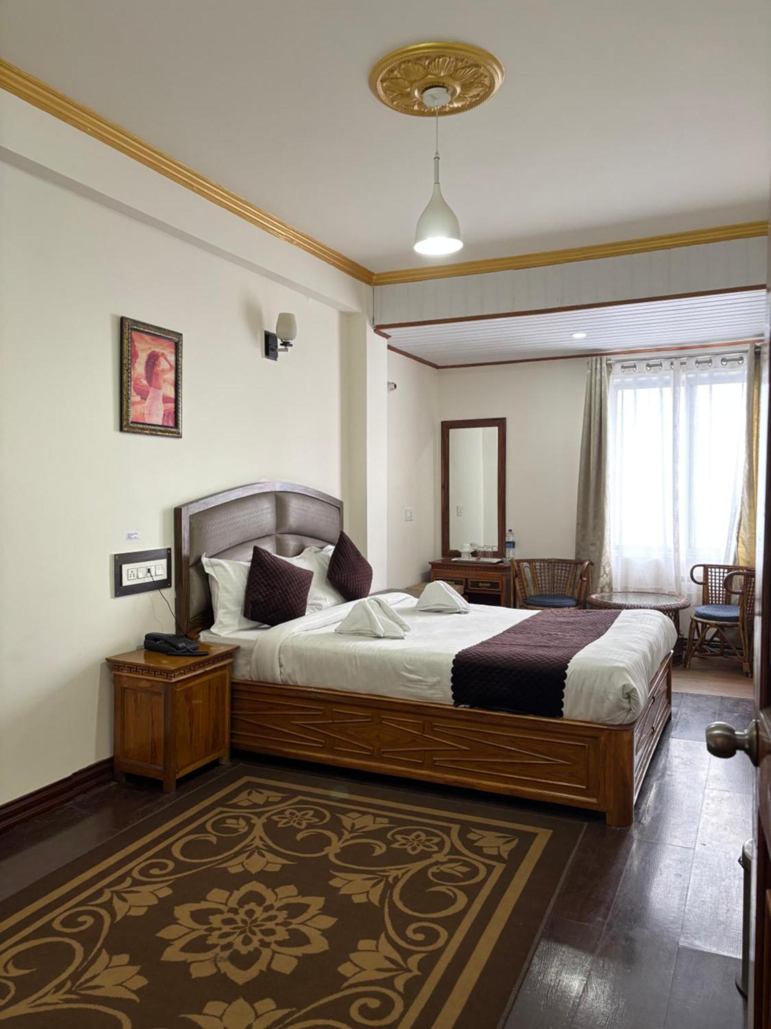 Hotel Kasturi Palace & Restaurant Darjeeling Дарджилинг Екстериор снимка
