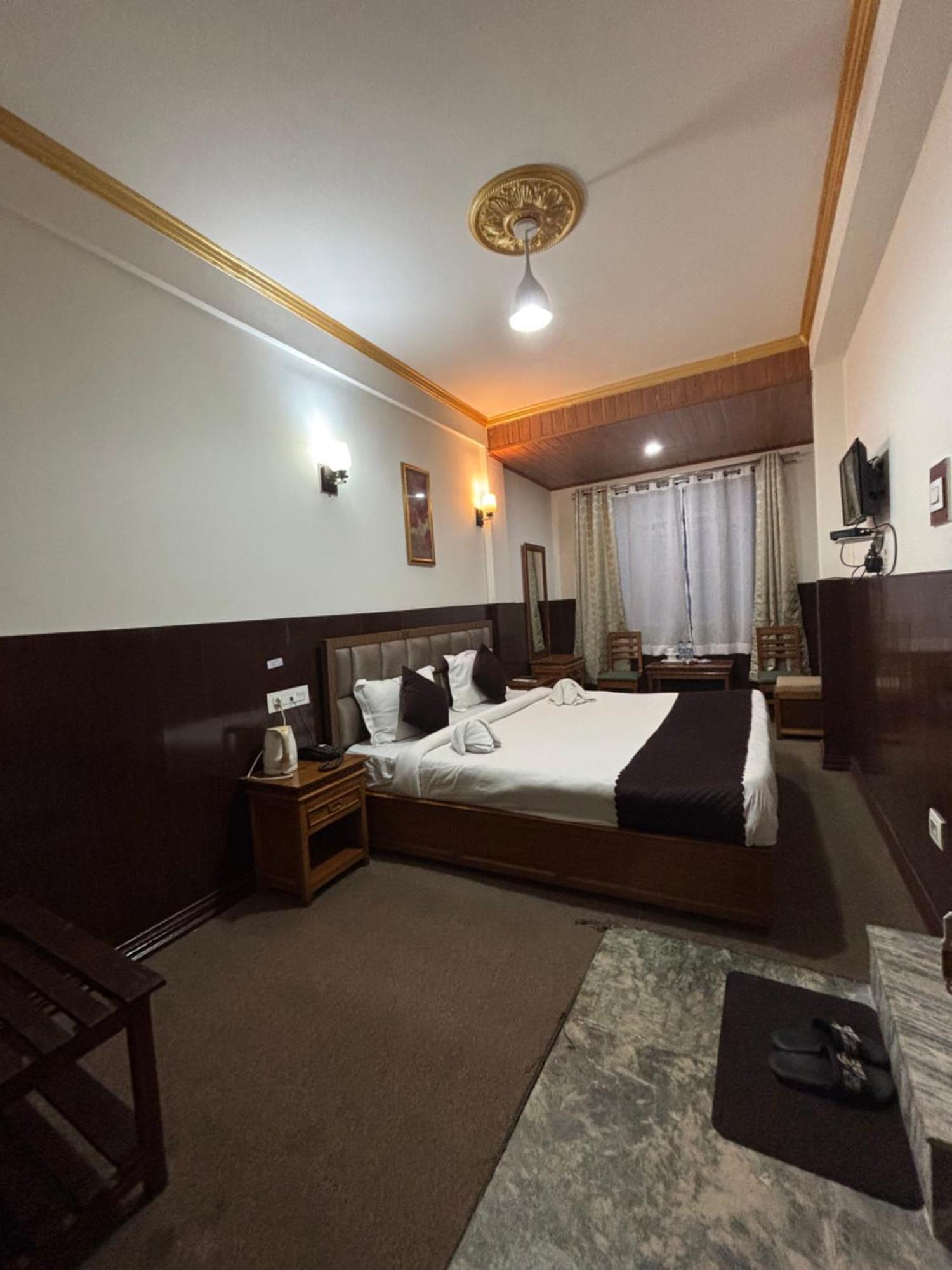 Hotel Kasturi Palace & Restaurant Darjeeling Дарджилинг Екстериор снимка