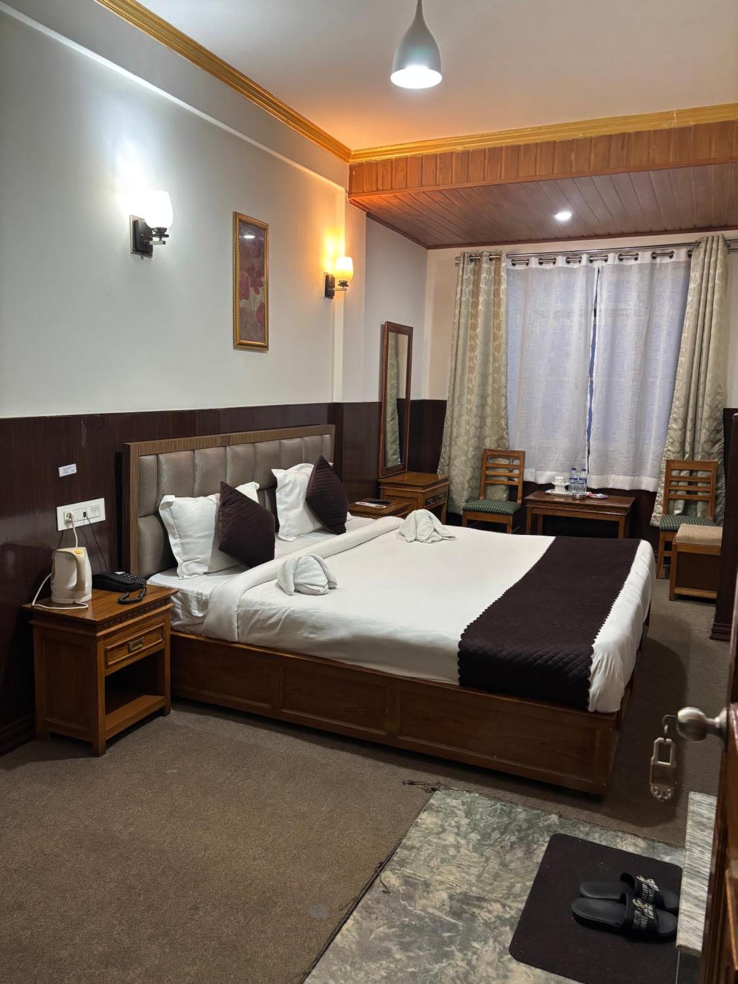 Hotel Kasturi Palace & Restaurant Darjeeling Дарджилинг Екстериор снимка