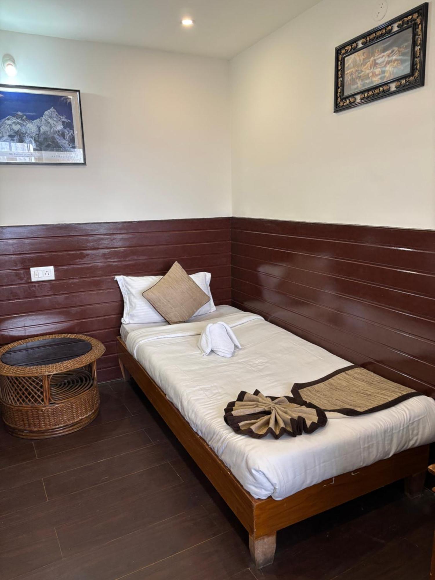 Hotel Kasturi Palace & Restaurant Darjeeling Дарджилинг Екстериор снимка