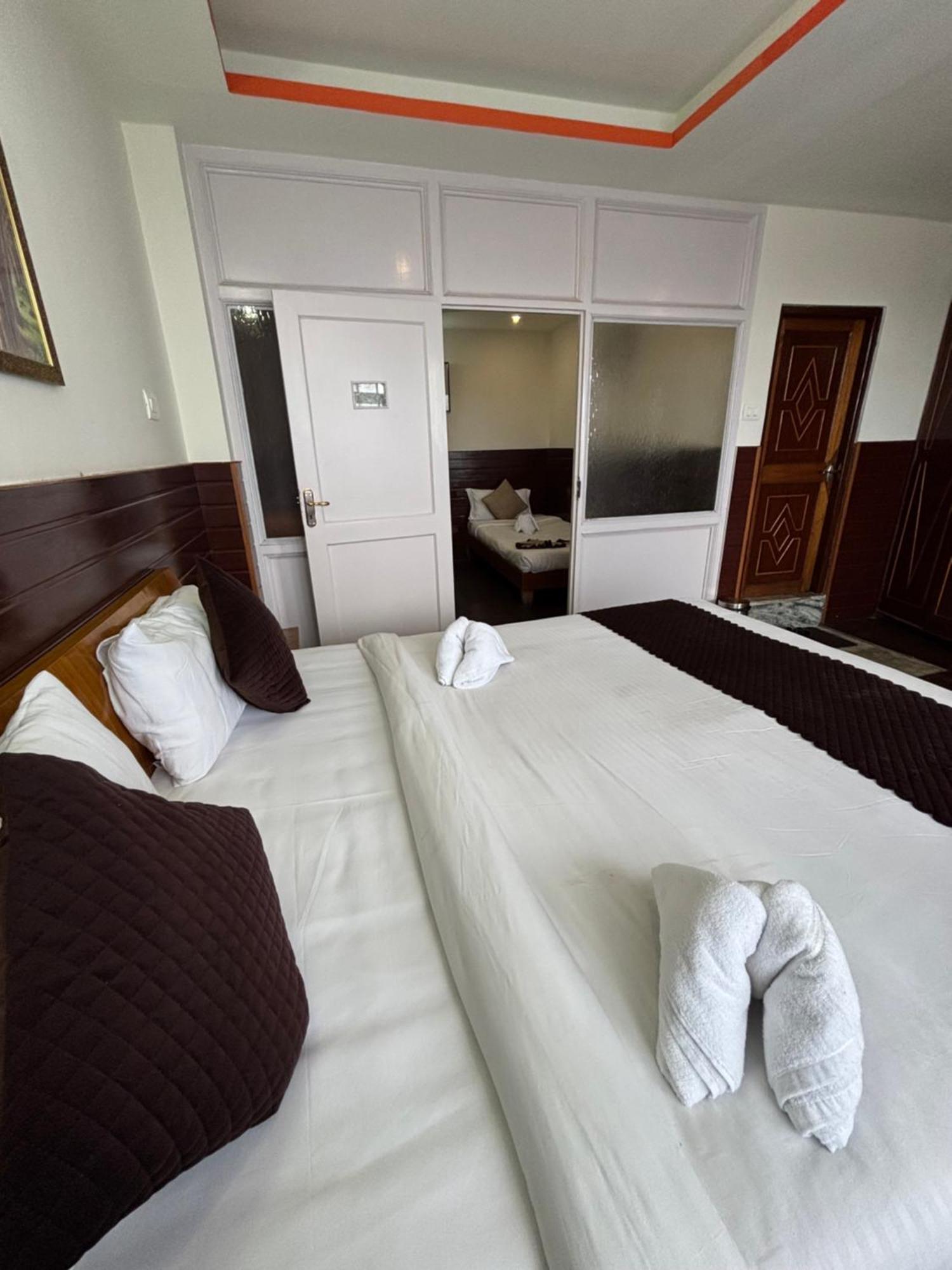 Hotel Kasturi Palace & Restaurant Darjeeling Дарджилинг Екстериор снимка