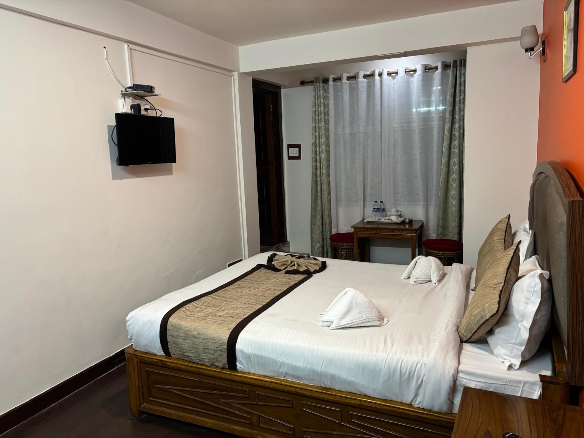 Hotel Kasturi Palace & Restaurant Darjeeling Дарджилинг Екстериор снимка