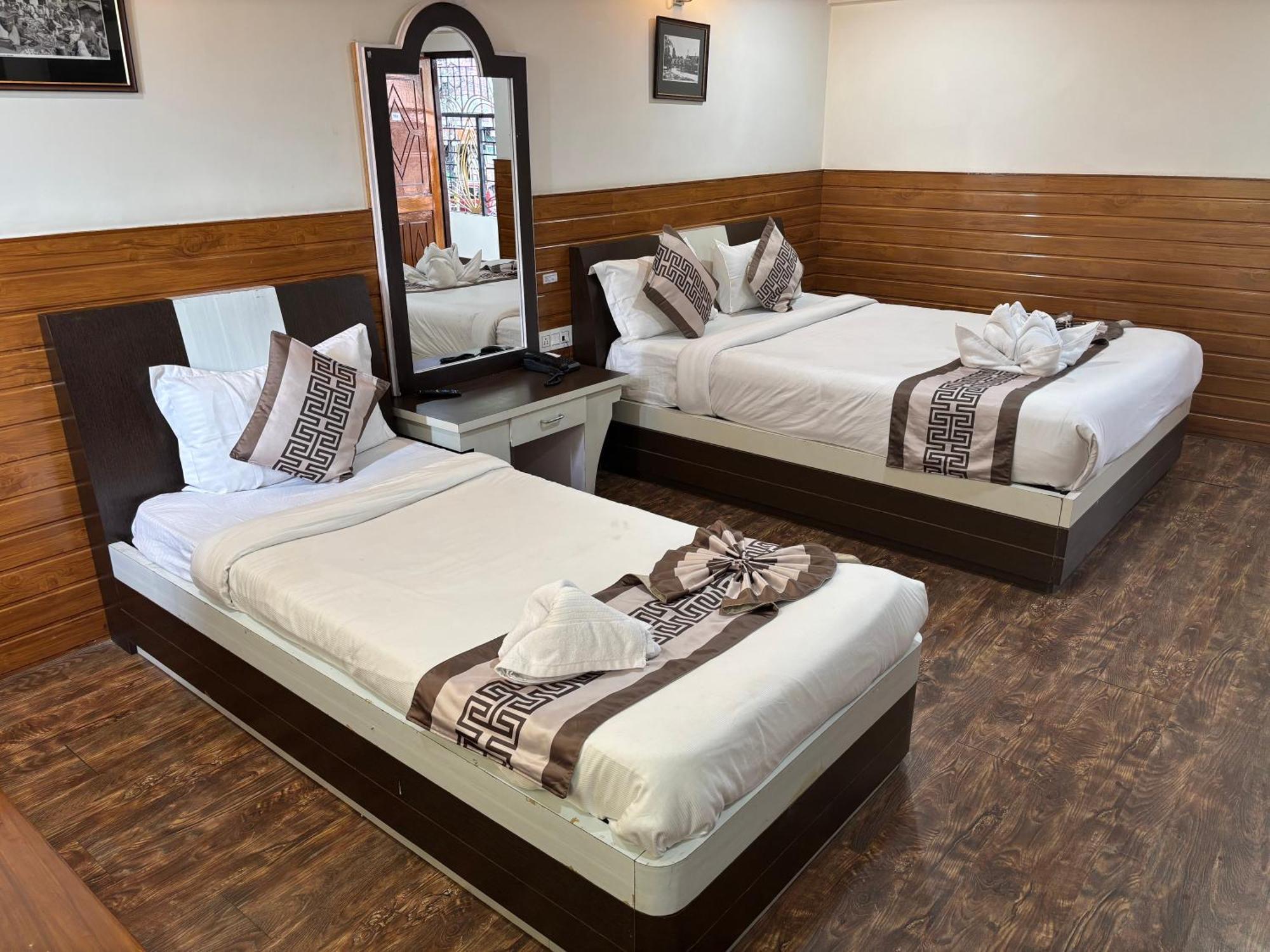 Hotel Kasturi Palace & Restaurant Darjeeling Дарджилинг Екстериор снимка