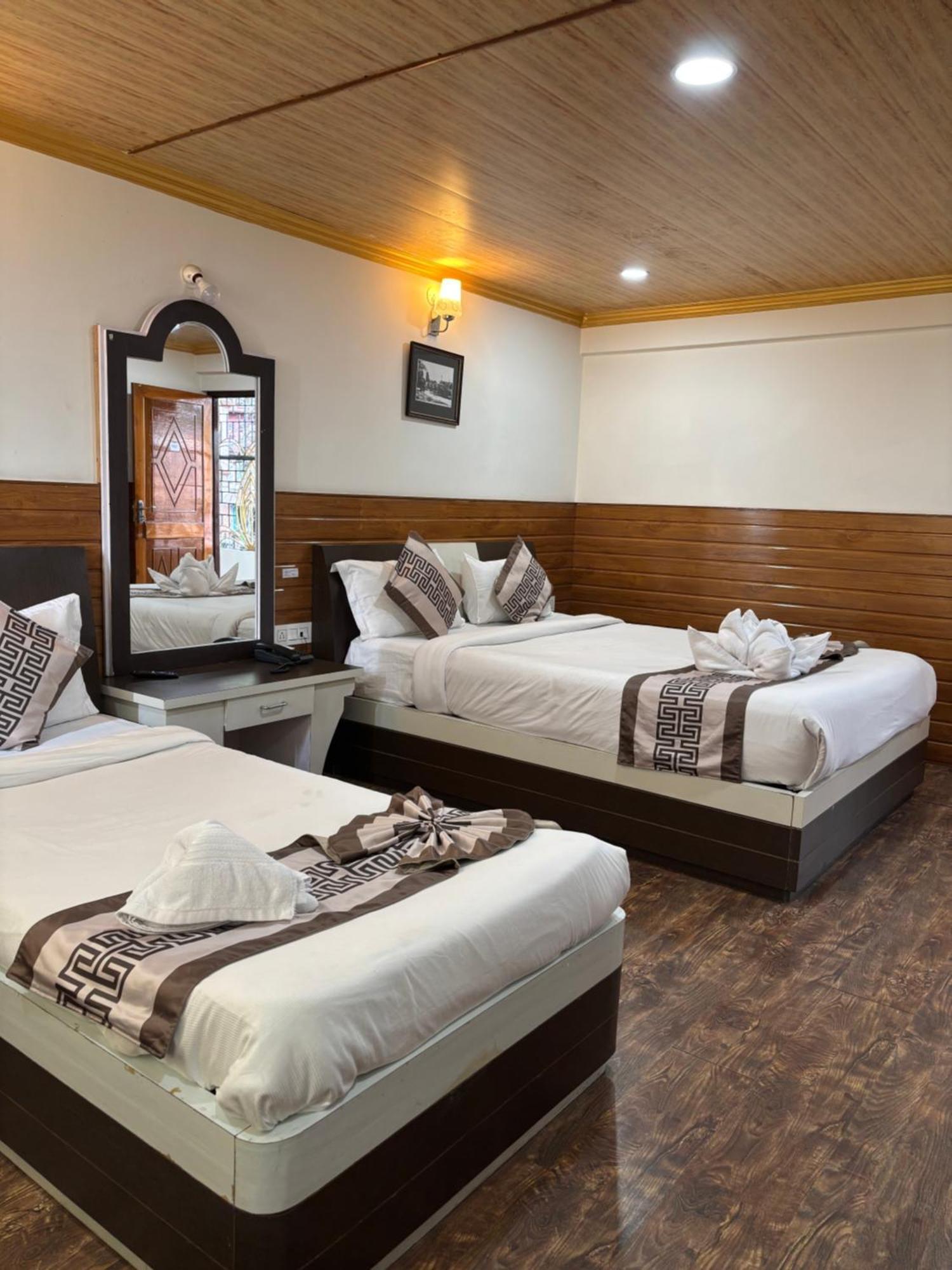 Hotel Kasturi Palace & Restaurant Darjeeling Дарджилинг Екстериор снимка