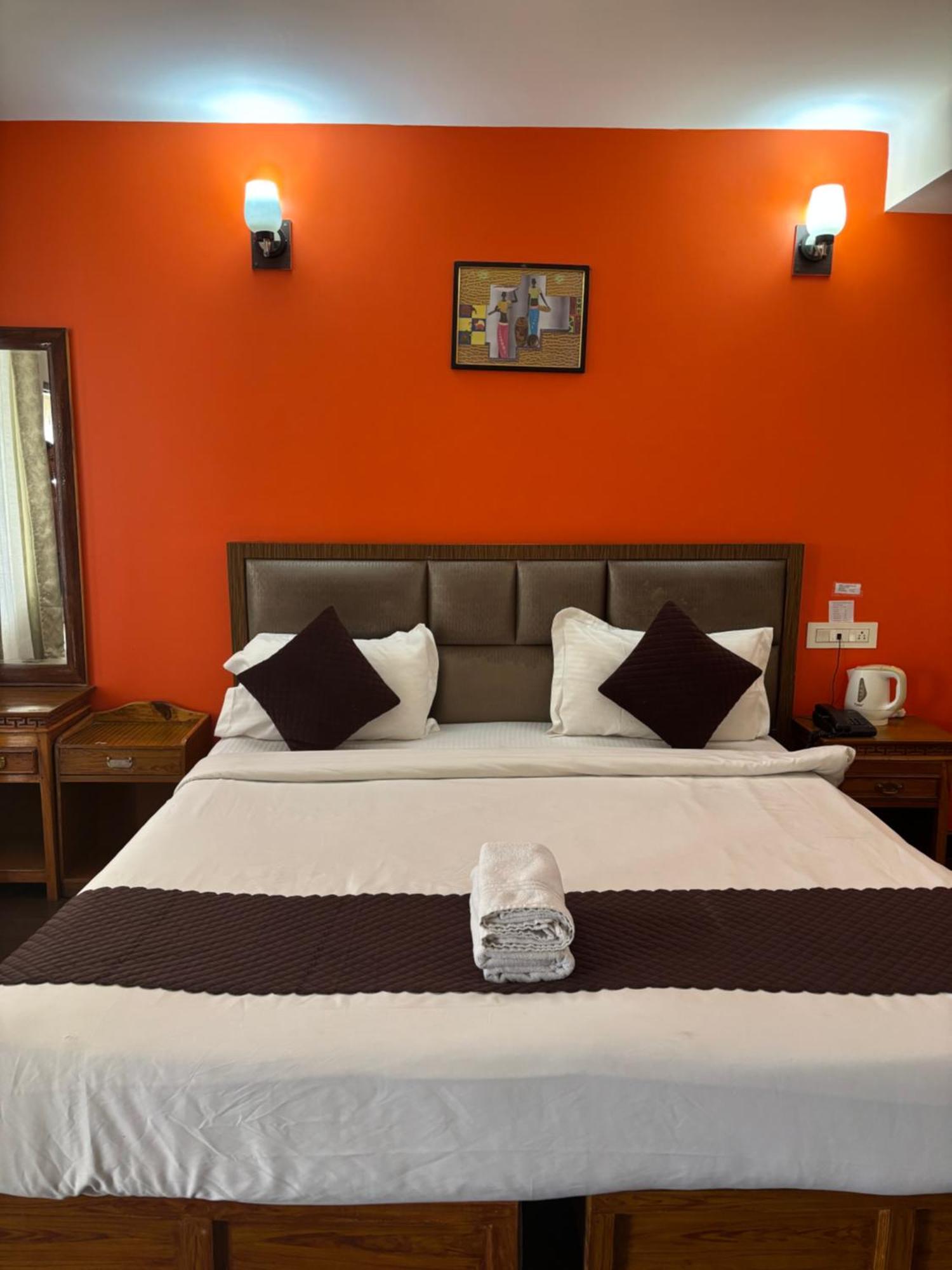 Hotel Kasturi Palace & Restaurant Darjeeling Дарджилинг Екстериор снимка