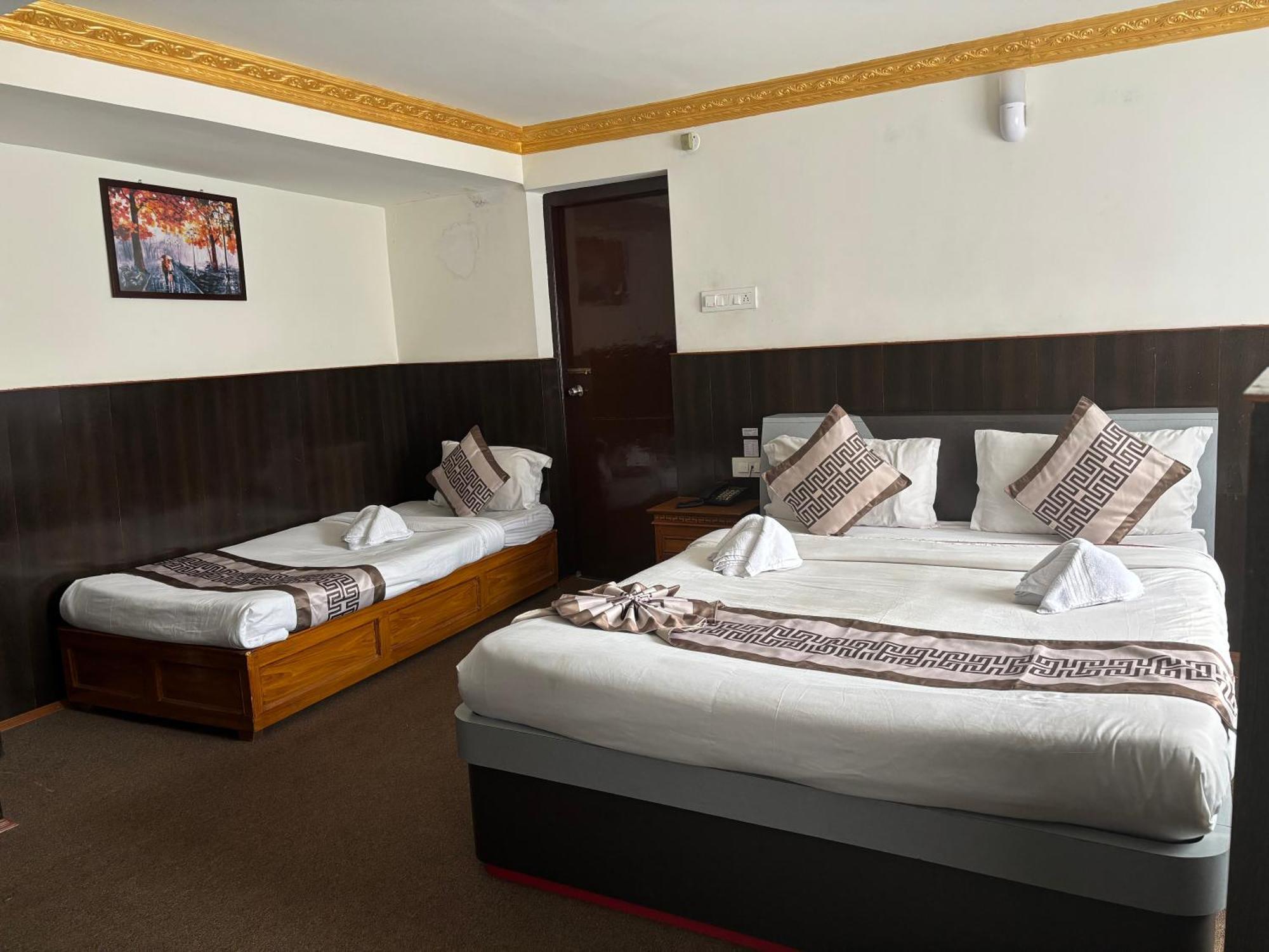 Hotel Kasturi Palace & Restaurant Darjeeling Дарджилинг Екстериор снимка