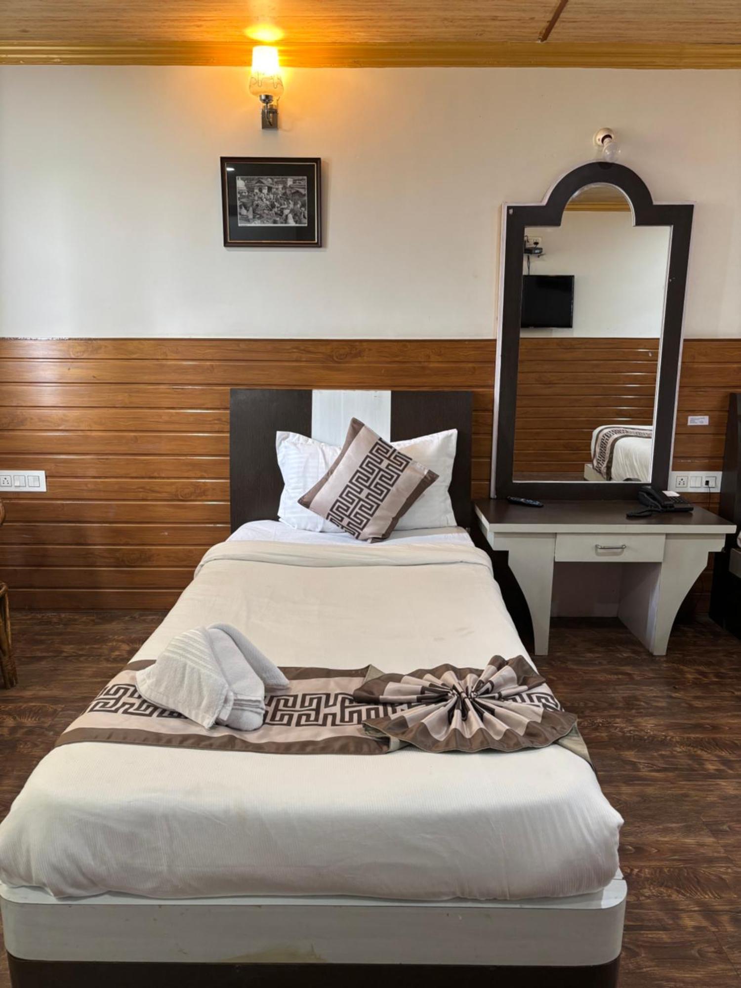 Hotel Kasturi Palace & Restaurant Darjeeling Дарджилинг Екстериор снимка