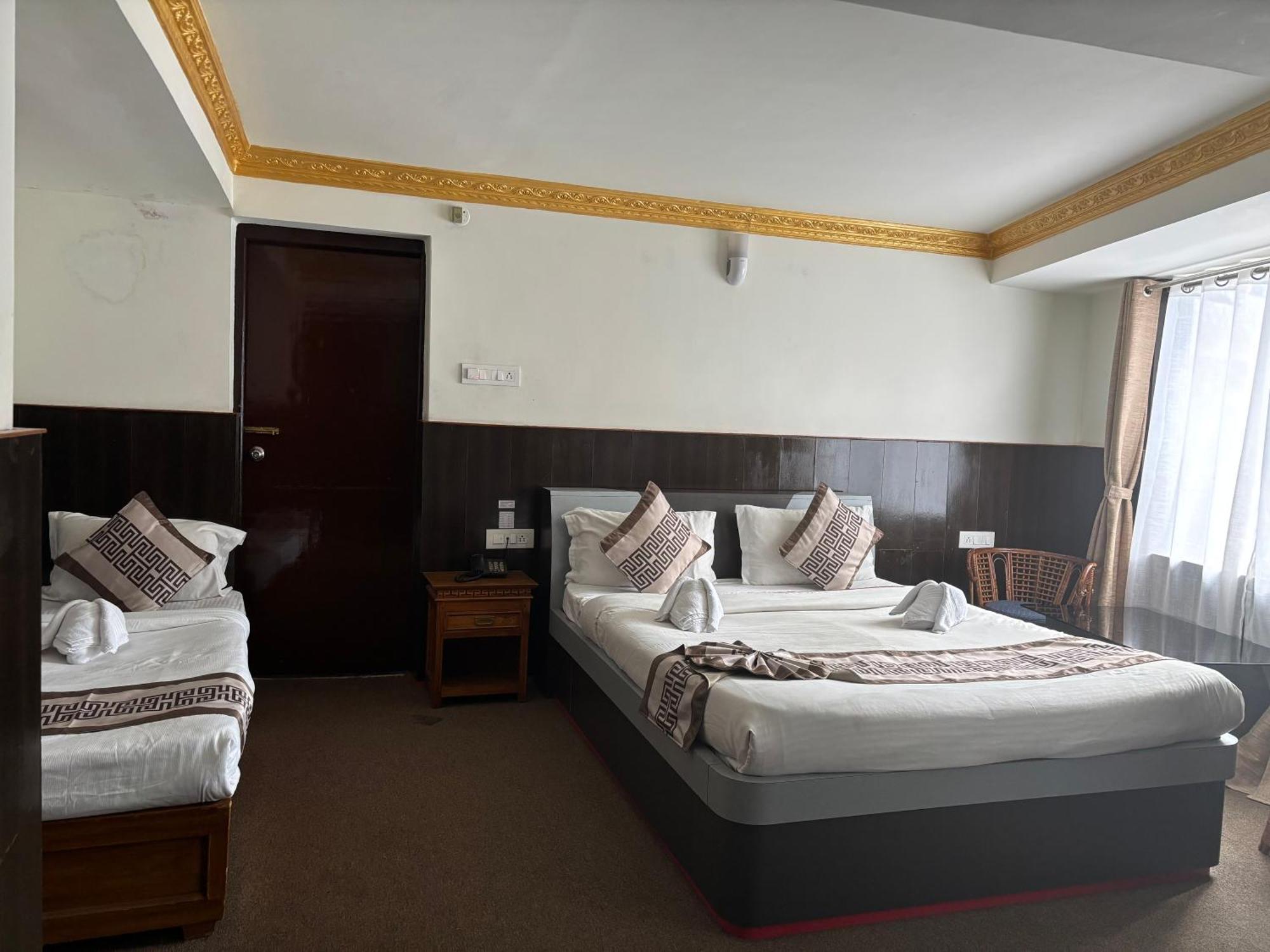 Hotel Kasturi Palace & Restaurant Darjeeling Дарджилинг Екстериор снимка