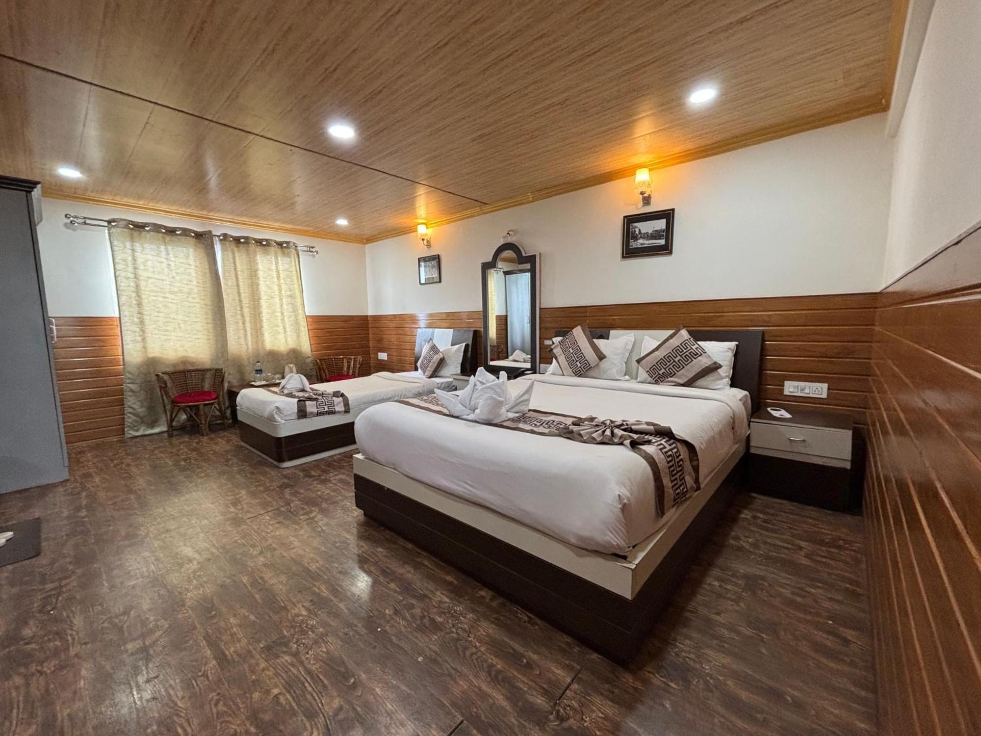 Hotel Kasturi Palace & Restaurant Darjeeling Дарджилинг Екстериор снимка