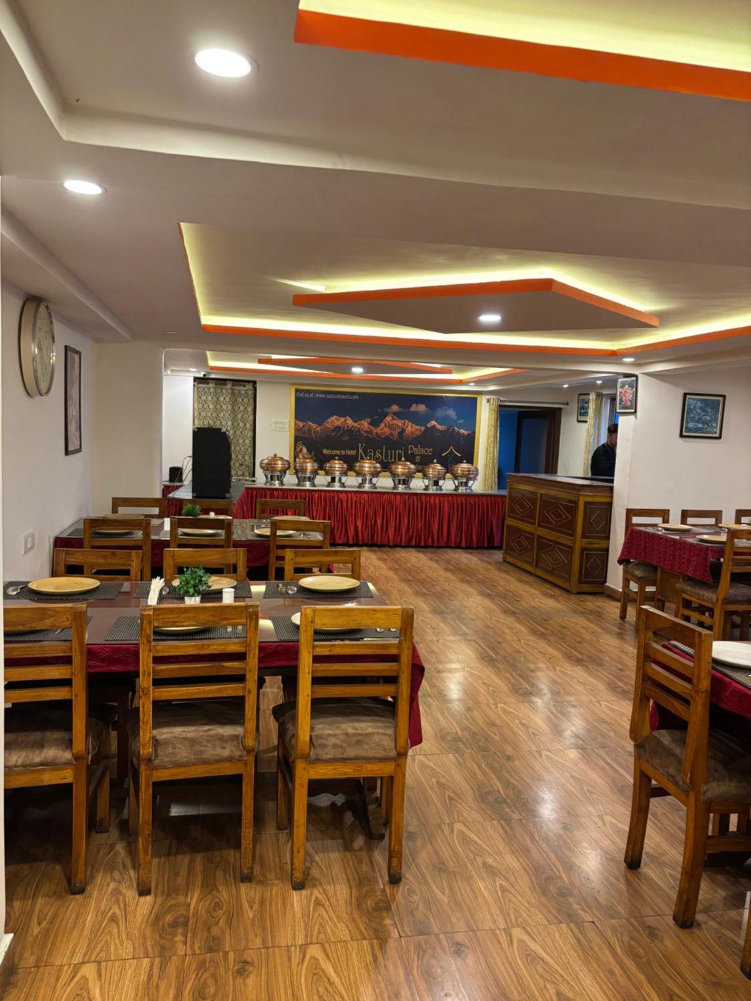 Hotel Kasturi Palace & Restaurant Darjeeling Дарджилинг Екстериор снимка