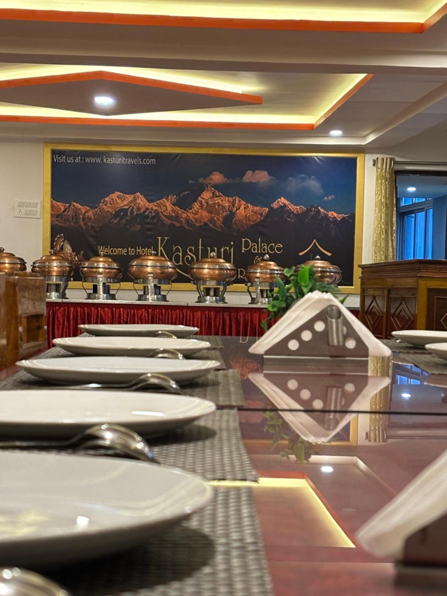 Hotel Kasturi Palace & Restaurant Darjeeling Дарджилинг Екстериор снимка