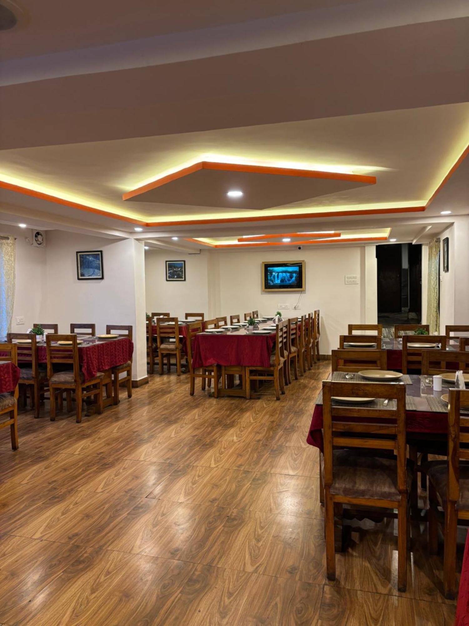 Hotel Kasturi Palace & Restaurant Darjeeling Дарджилинг Екстериор снимка