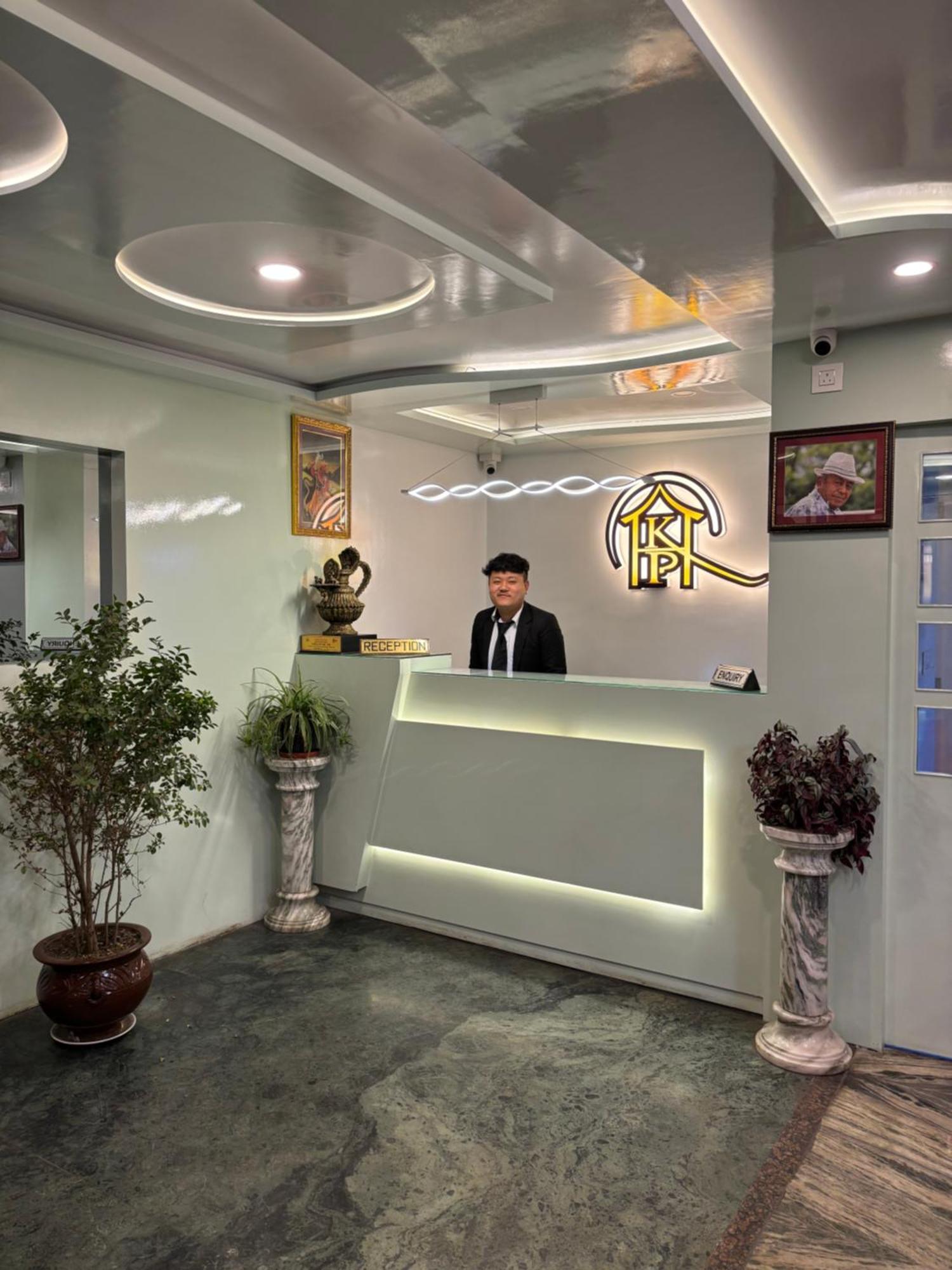 Hotel Kasturi Palace & Restaurant Darjeeling Дарджилинг Екстериор снимка