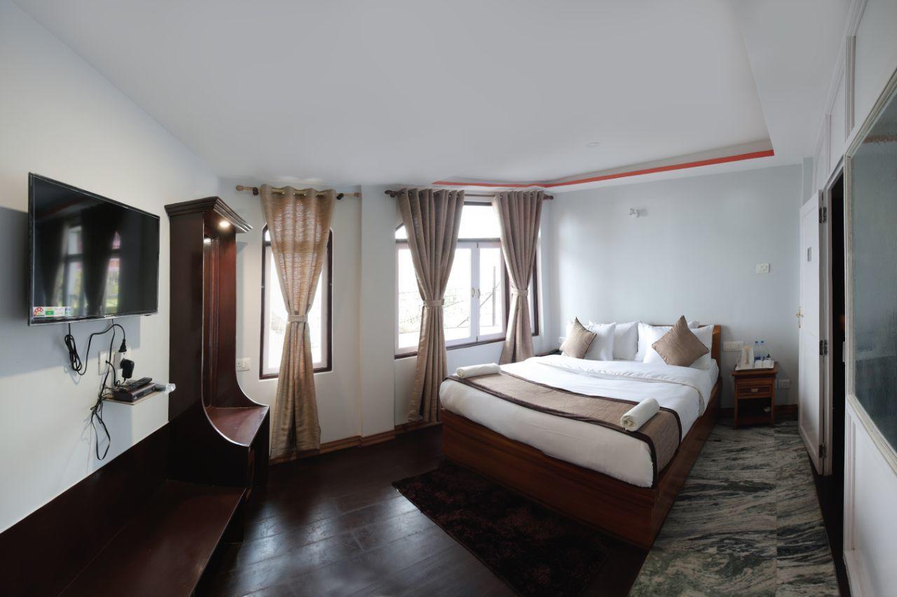 Hotel Kasturi Palace & Restaurant Darjeeling Дарджилинг Екстериор снимка