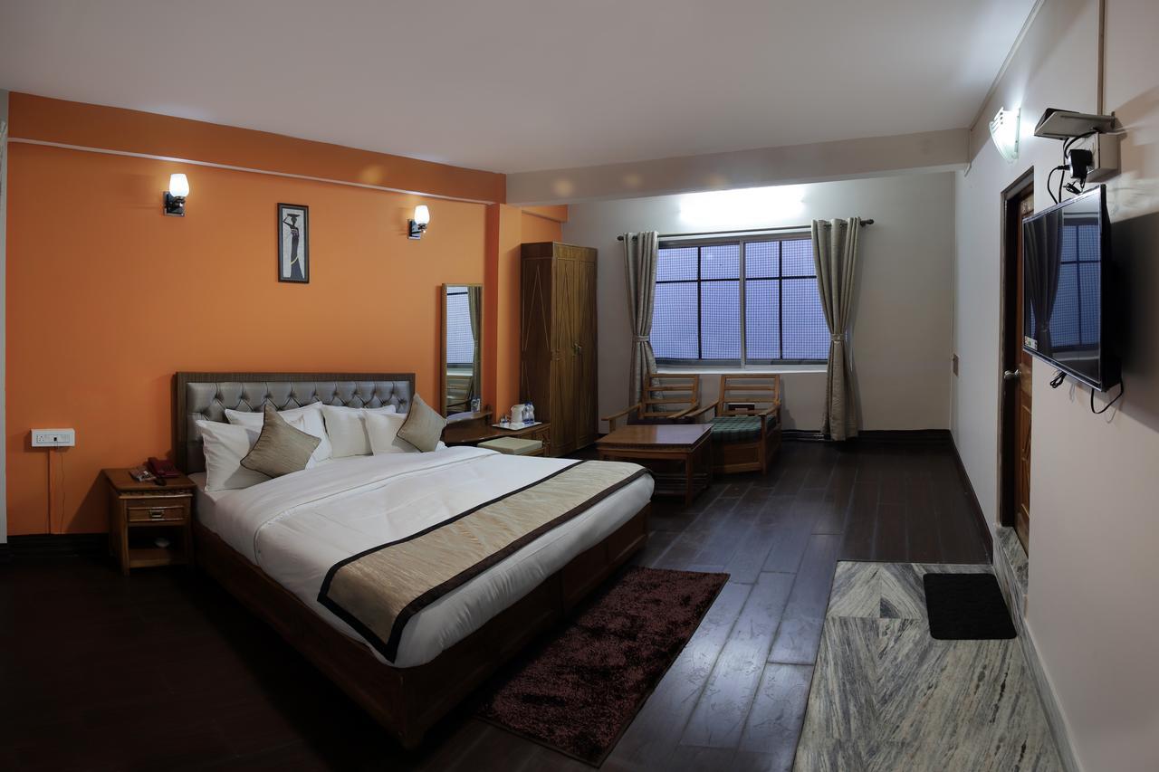 Hotel Kasturi Palace & Restaurant Darjeeling Дарджилинг Екстериор снимка