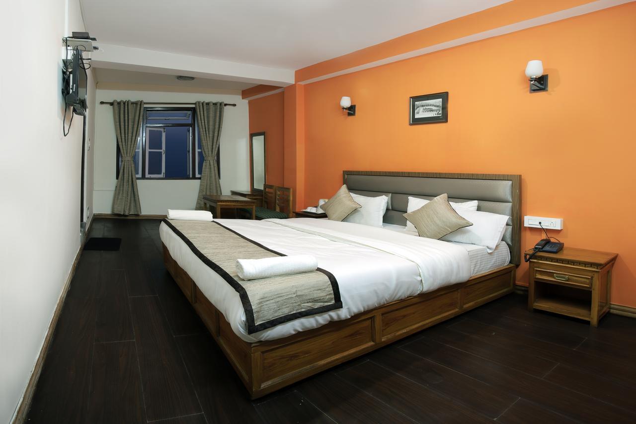 Hotel Kasturi Palace & Restaurant Darjeeling Дарджилинг Екстериор снимка