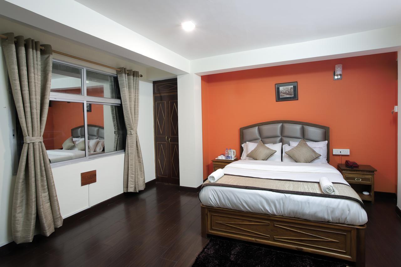 Hotel Kasturi Palace & Restaurant Darjeeling Дарджилинг Екстериор снимка